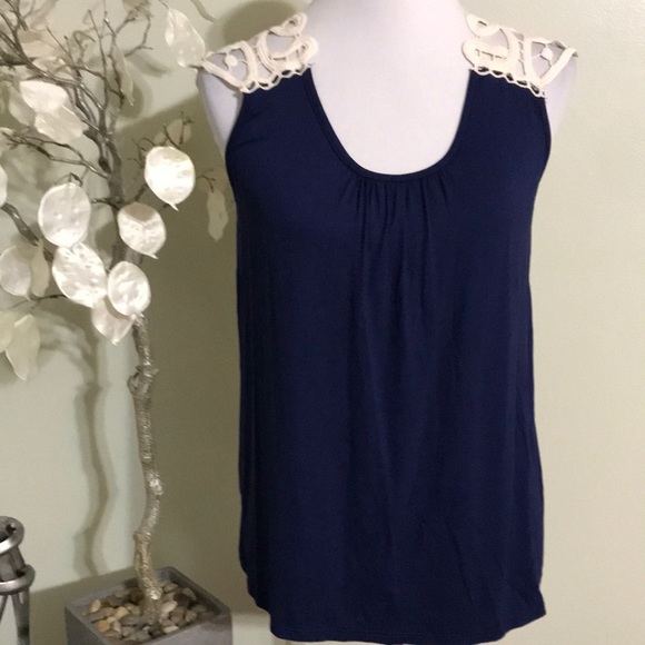 VANILLA BAY EMBROIDERED TOP - Picture 1 of 4